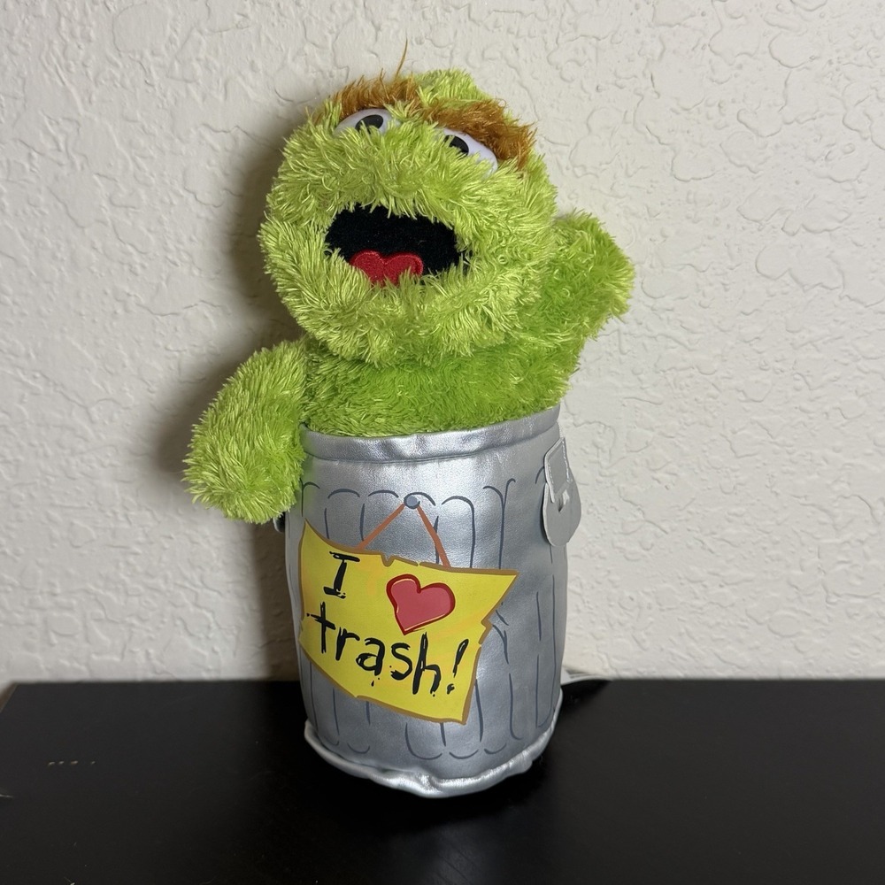 Sesame Street Oscar The Grouch 9" Plush Stuffed Toy I Love Trash Can SeaWorld